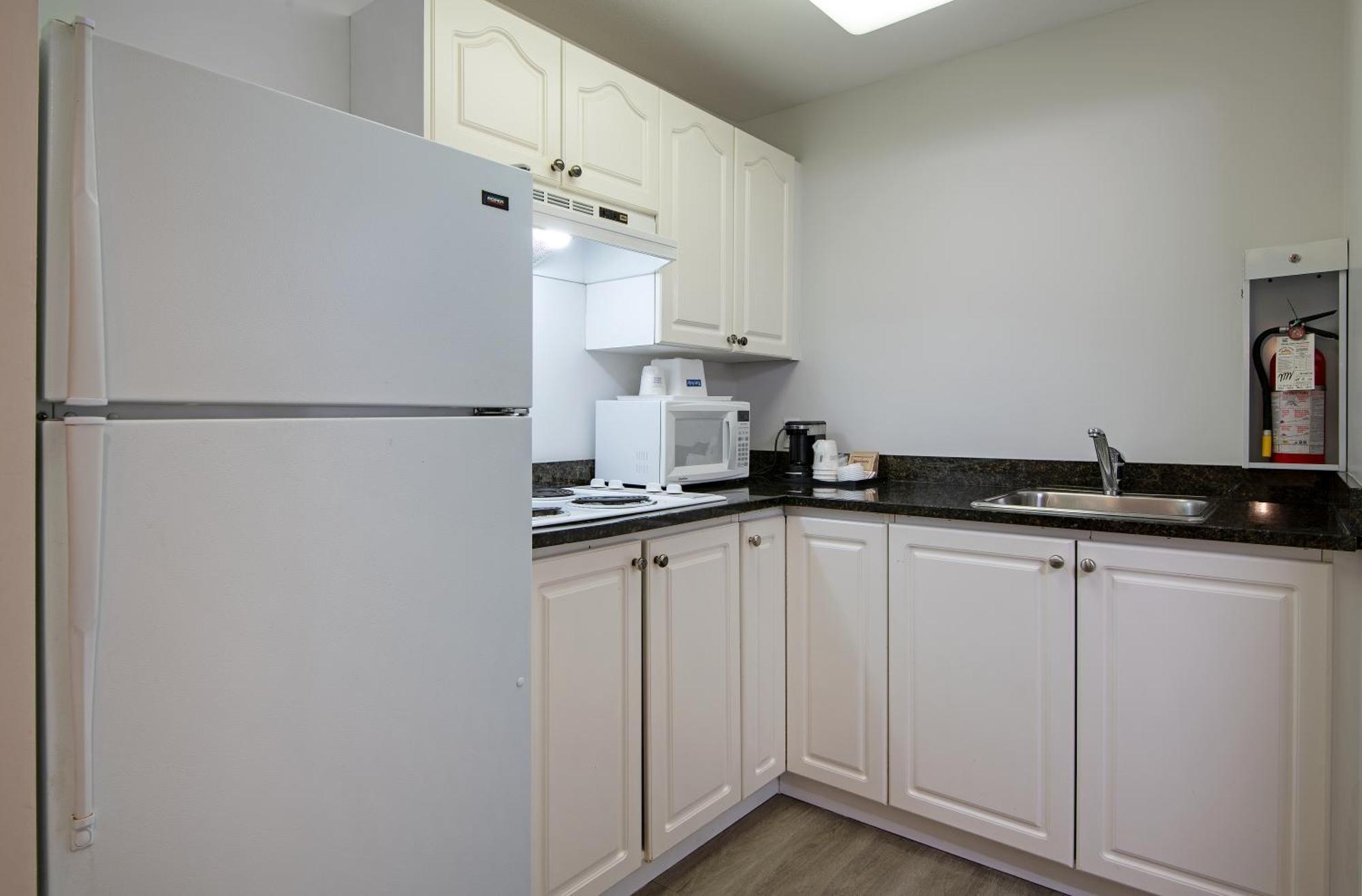 Travelodge By Wyndham Kamloops Mountview Екстер'єр фото