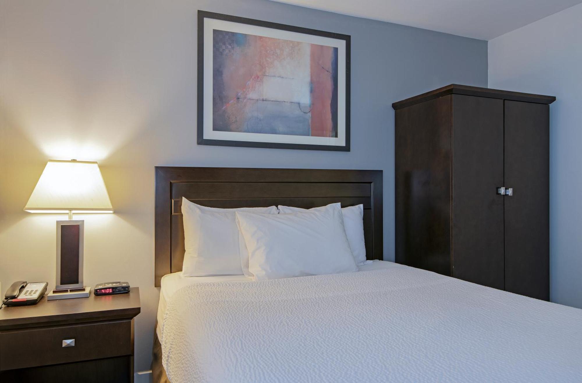 Travelodge By Wyndham Kamloops Mountview Екстер'єр фото
