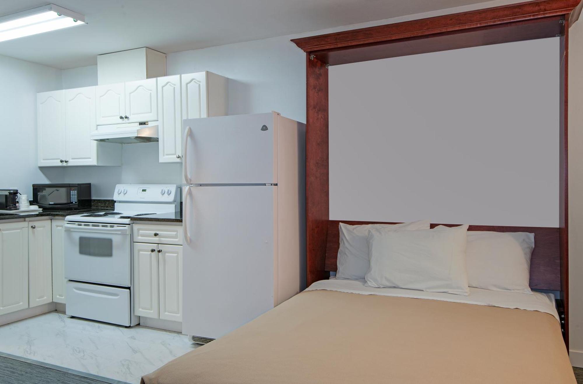 Travelodge By Wyndham Kamloops Mountview Екстер'єр фото
