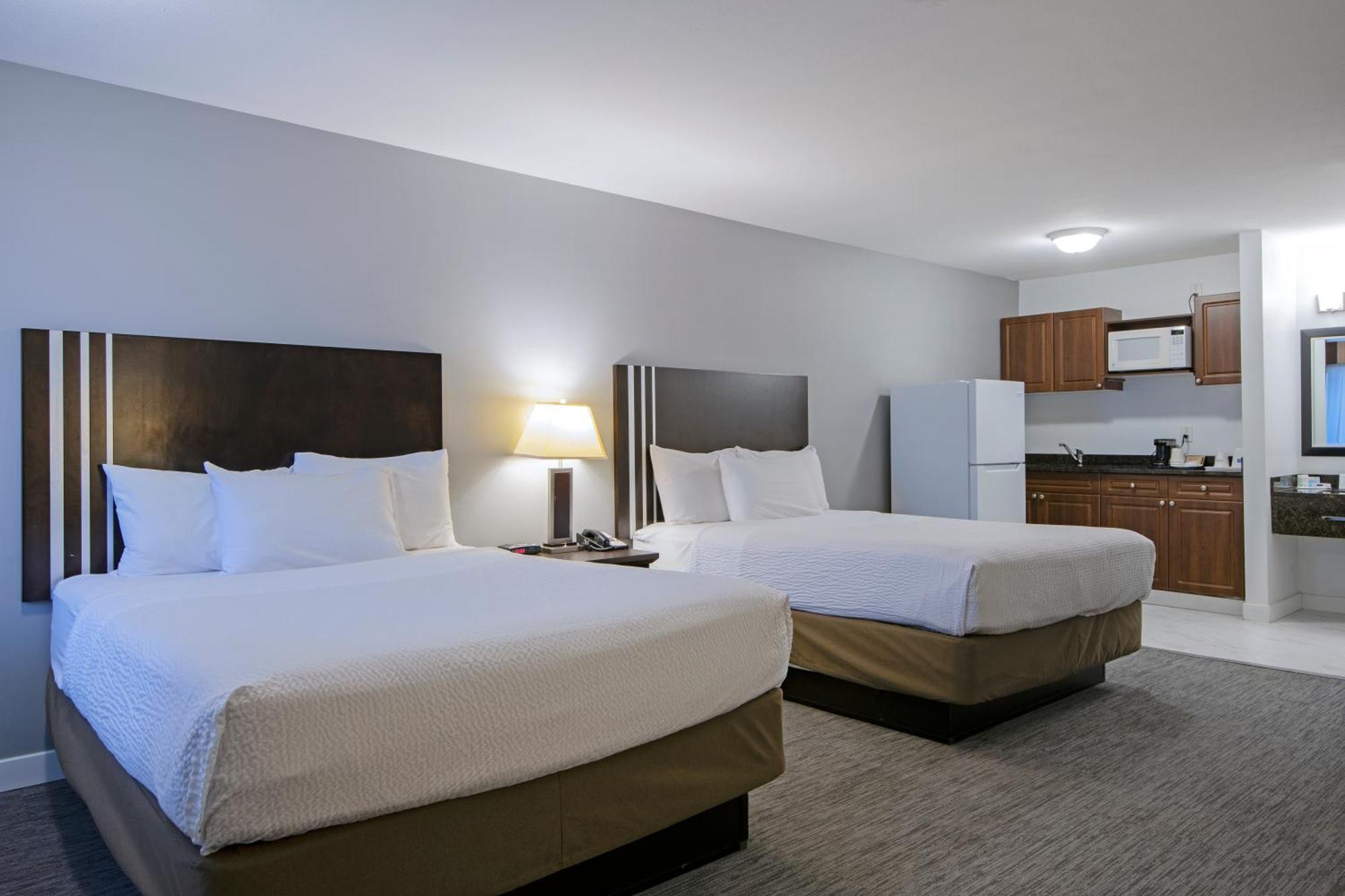 Travelodge By Wyndham Kamloops Mountview Екстер'єр фото