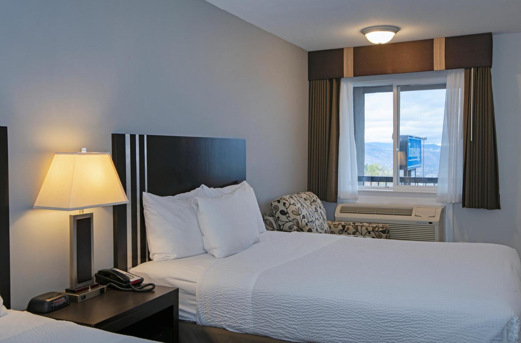 Travelodge By Wyndham Kamloops Mountview Екстер'єр фото