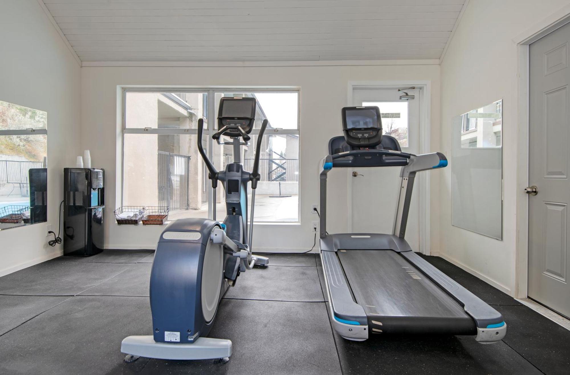 Travelodge By Wyndham Kamloops Mountview Екстер'єр фото