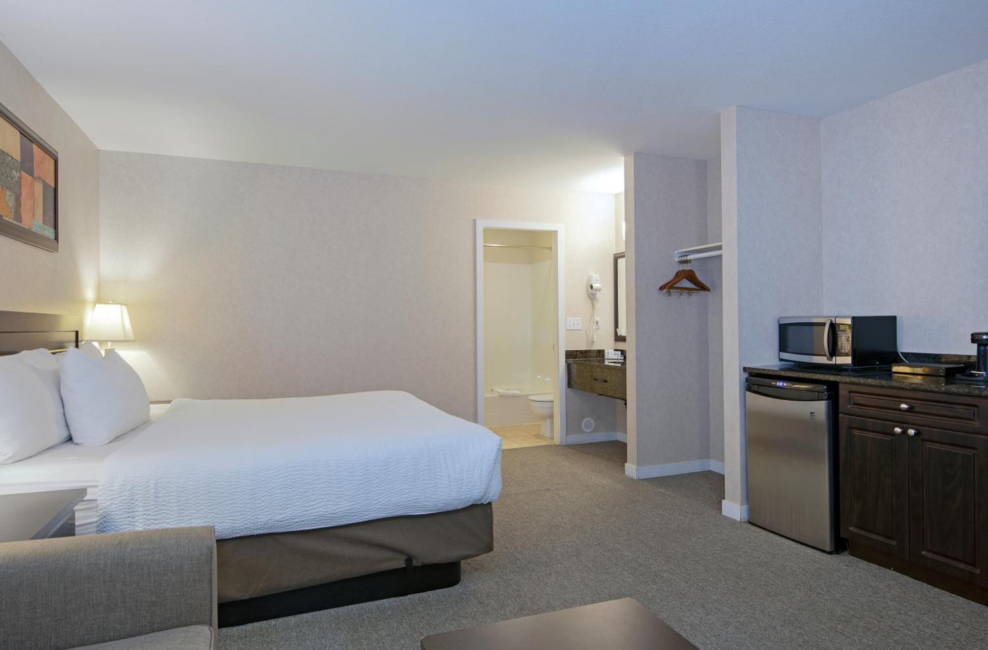 Travelodge By Wyndham Kamloops Mountview Екстер'єр фото