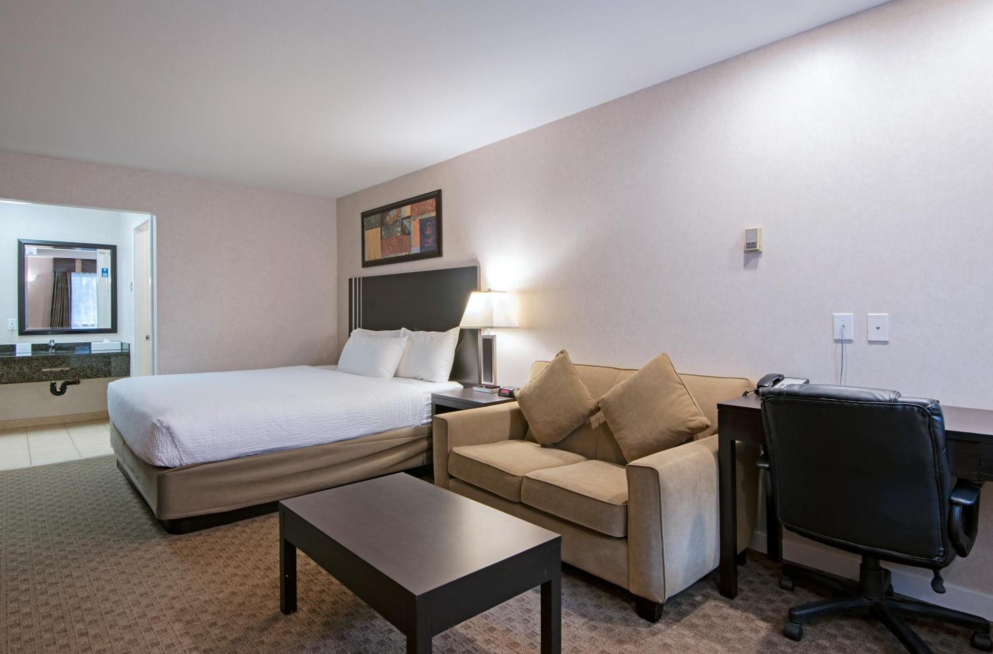 Travelodge By Wyndham Kamloops Mountview Екстер'єр фото