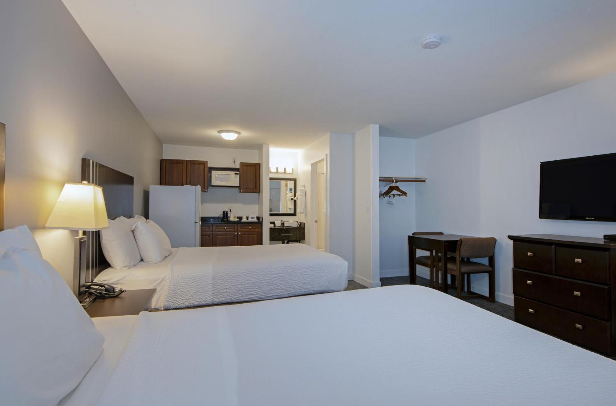 Travelodge By Wyndham Kamloops Mountview Екстер'єр фото