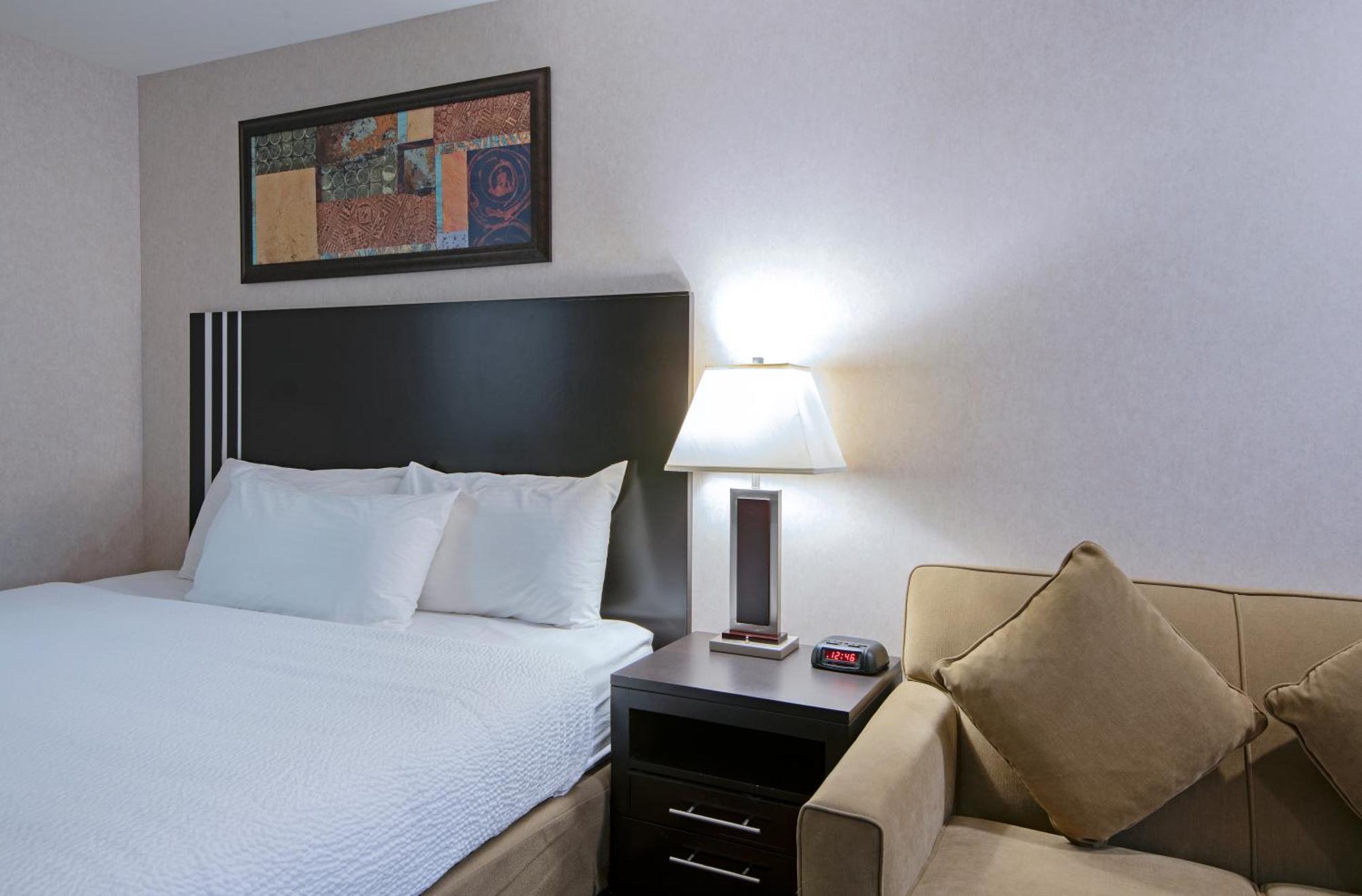 Travelodge By Wyndham Kamloops Mountview Екстер'єр фото