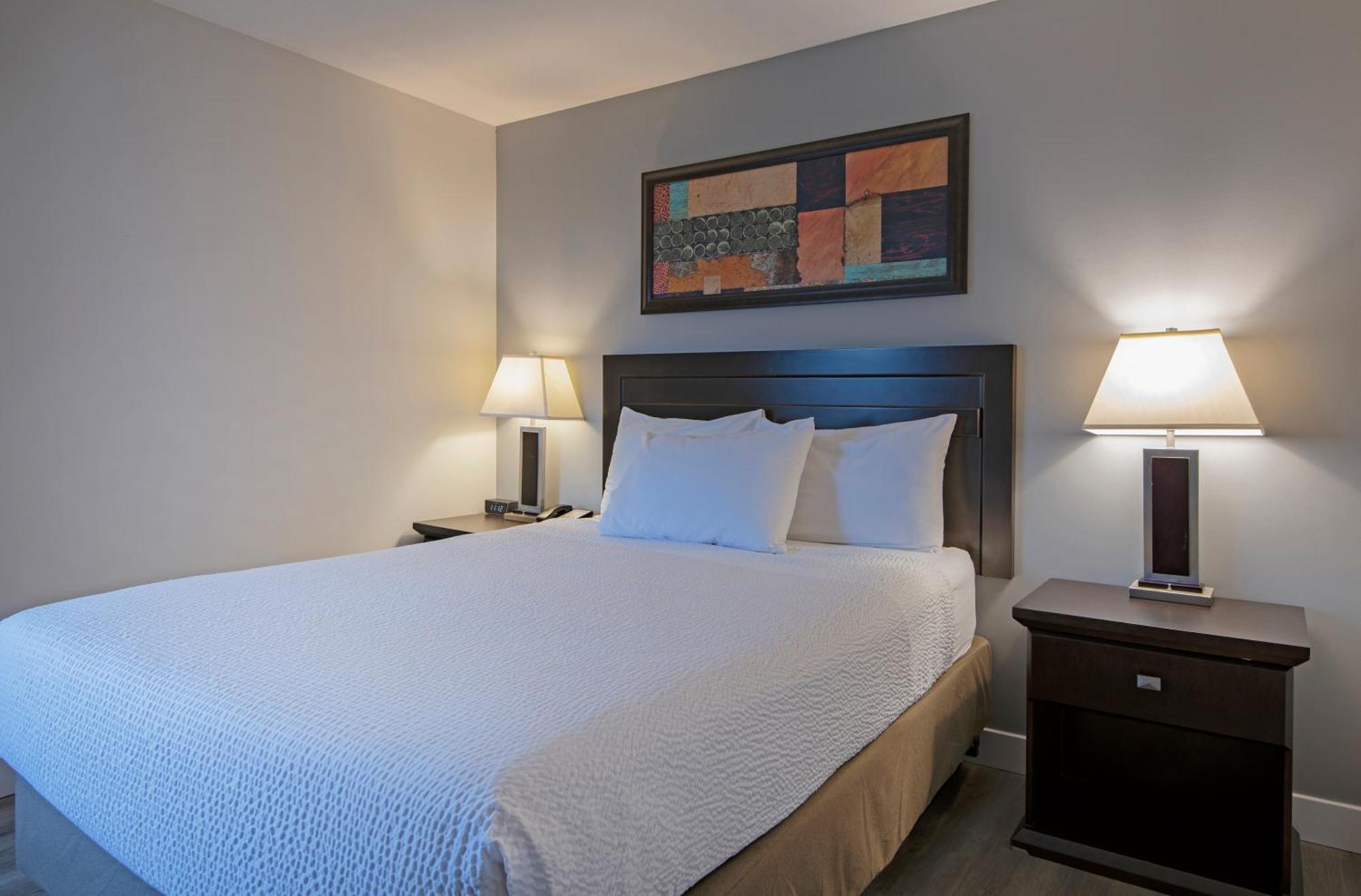 Travelodge By Wyndham Kamloops Mountview Екстер'єр фото