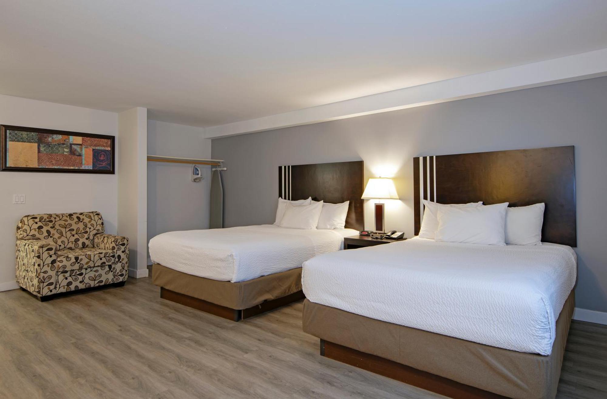 Travelodge By Wyndham Kamloops Mountview Екстер'єр фото