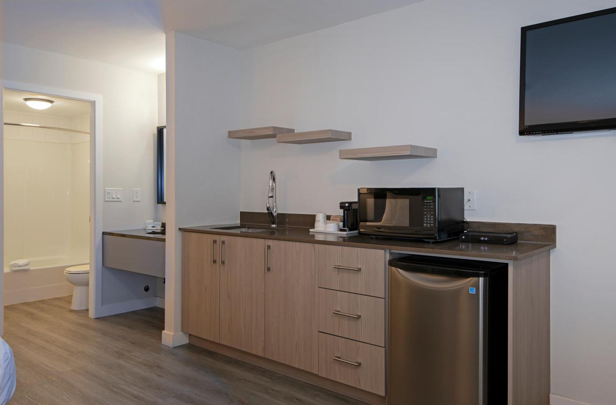 Travelodge By Wyndham Kamloops Mountview Екстер'єр фото