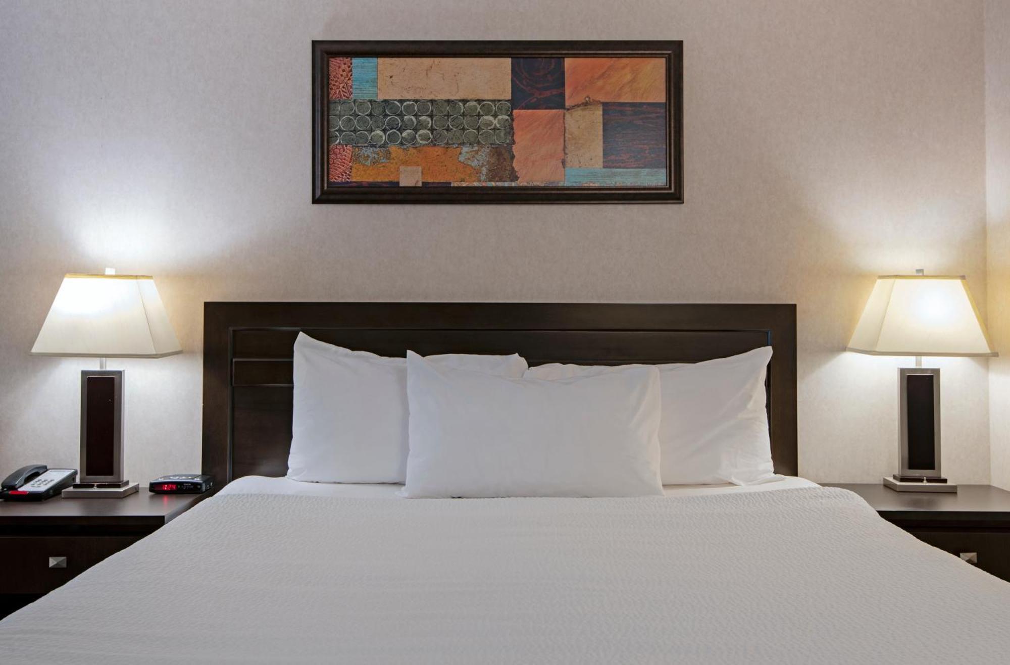 Travelodge By Wyndham Kamloops Mountview Екстер'єр фото