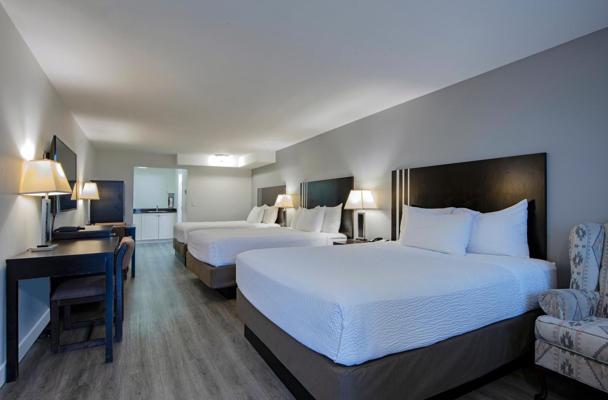 Travelodge By Wyndham Kamloops Mountview Екстер'єр фото