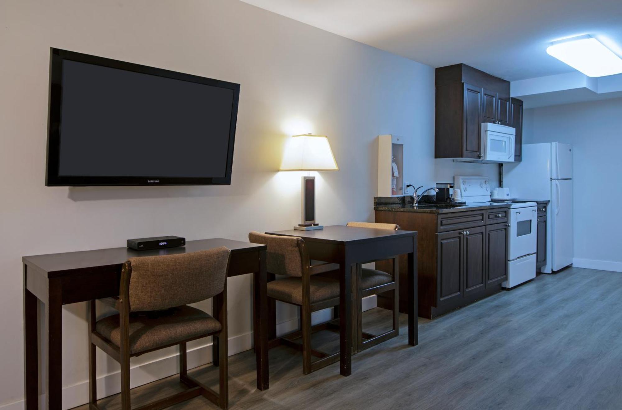 Travelodge By Wyndham Kamloops Mountview Екстер'єр фото