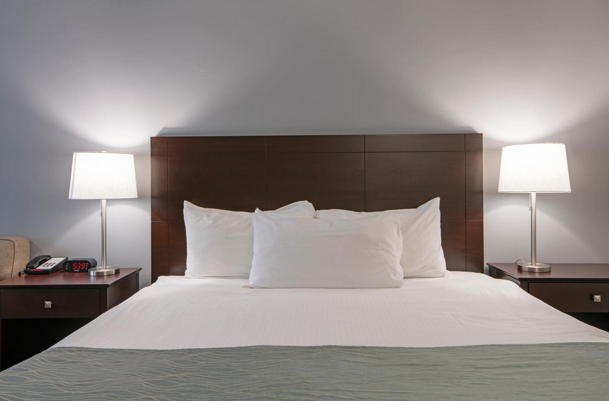 Travelodge By Wyndham Kamloops Mountview Екстер'єр фото
