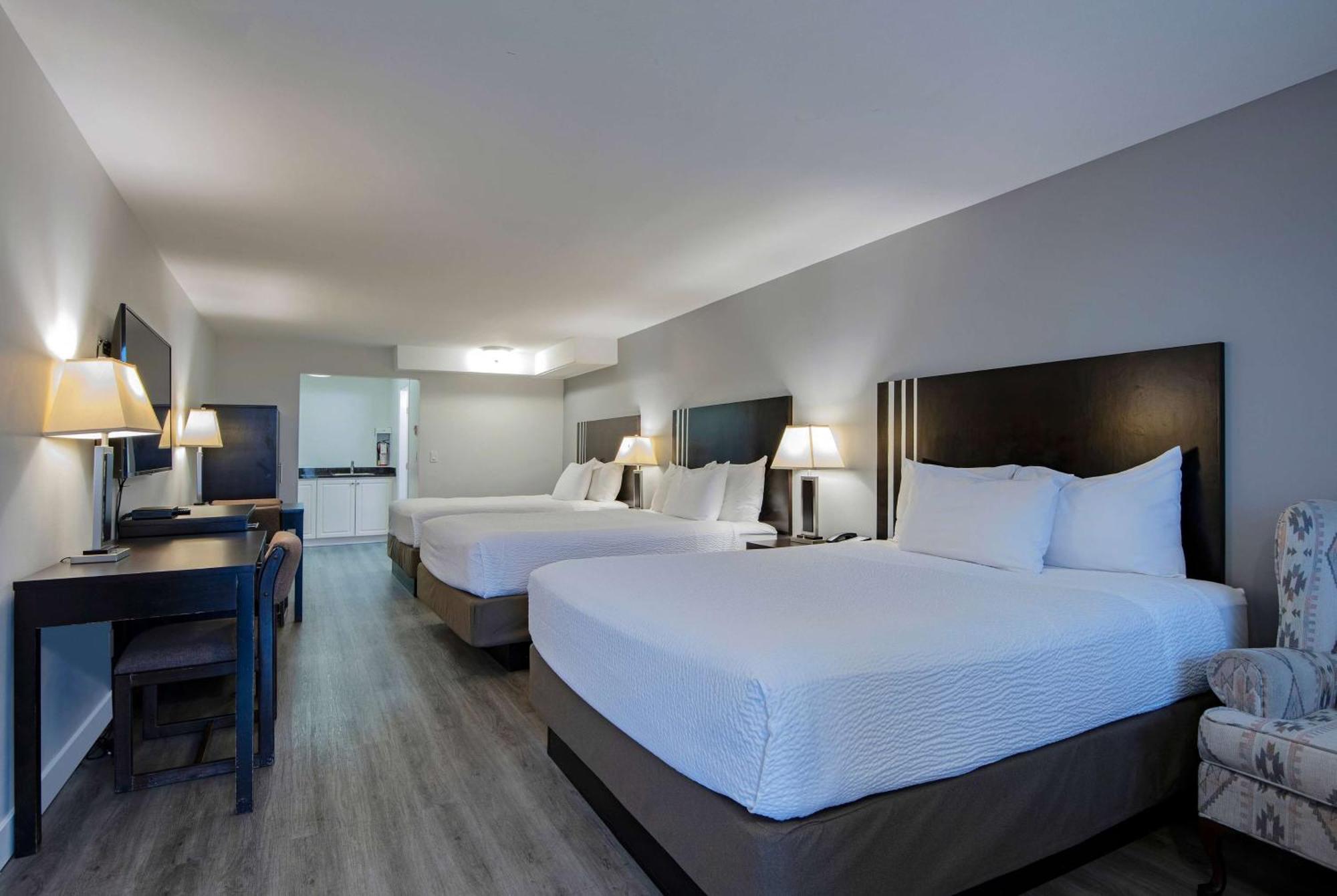 Travelodge By Wyndham Kamloops Mountview Екстер'єр фото
