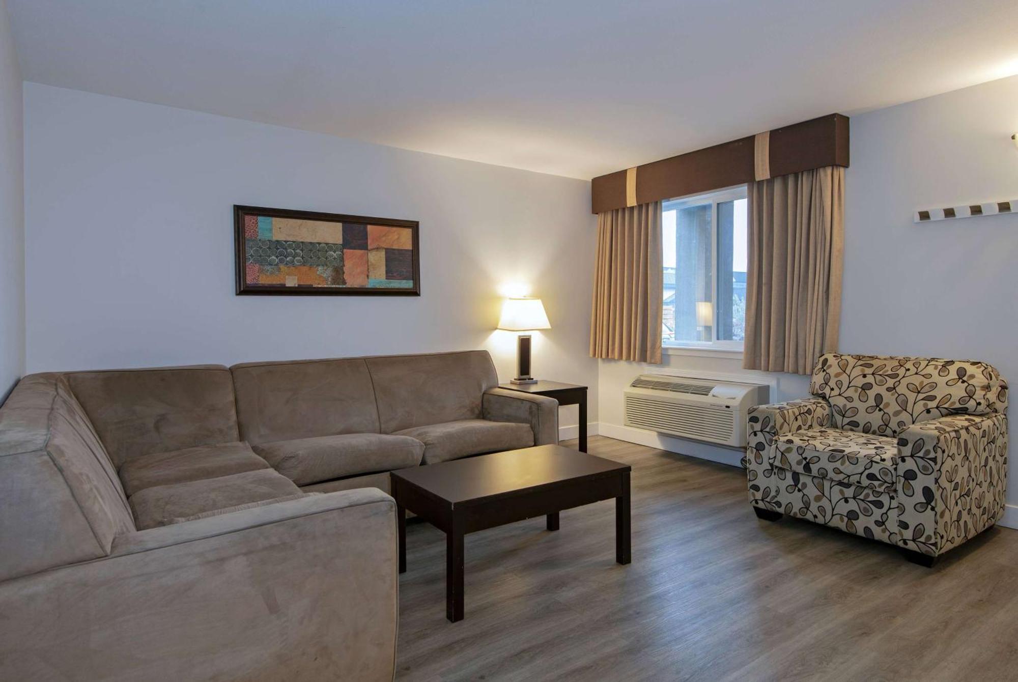 Travelodge By Wyndham Kamloops Mountview Екстер'єр фото