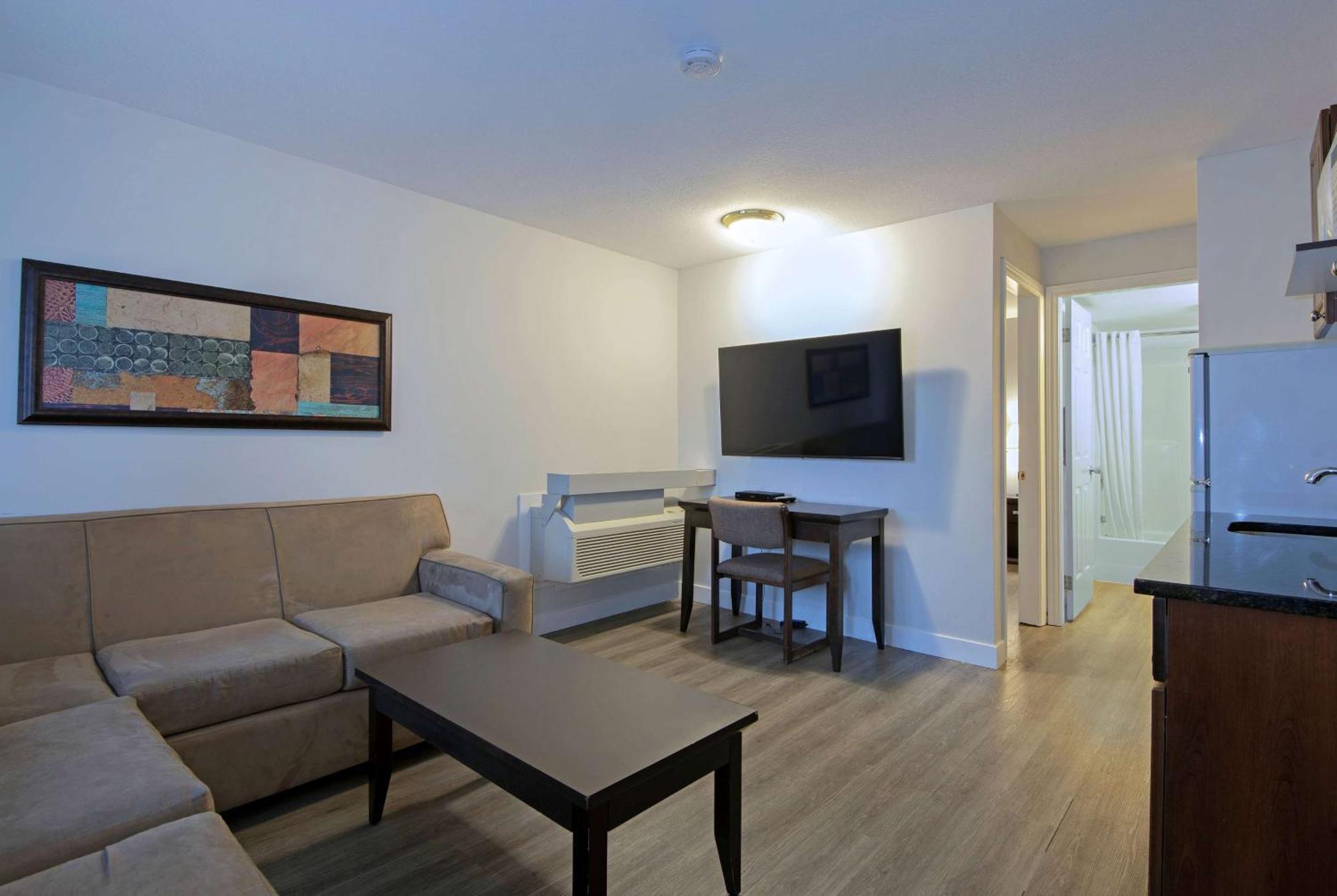 Travelodge By Wyndham Kamloops Mountview Екстер'єр фото