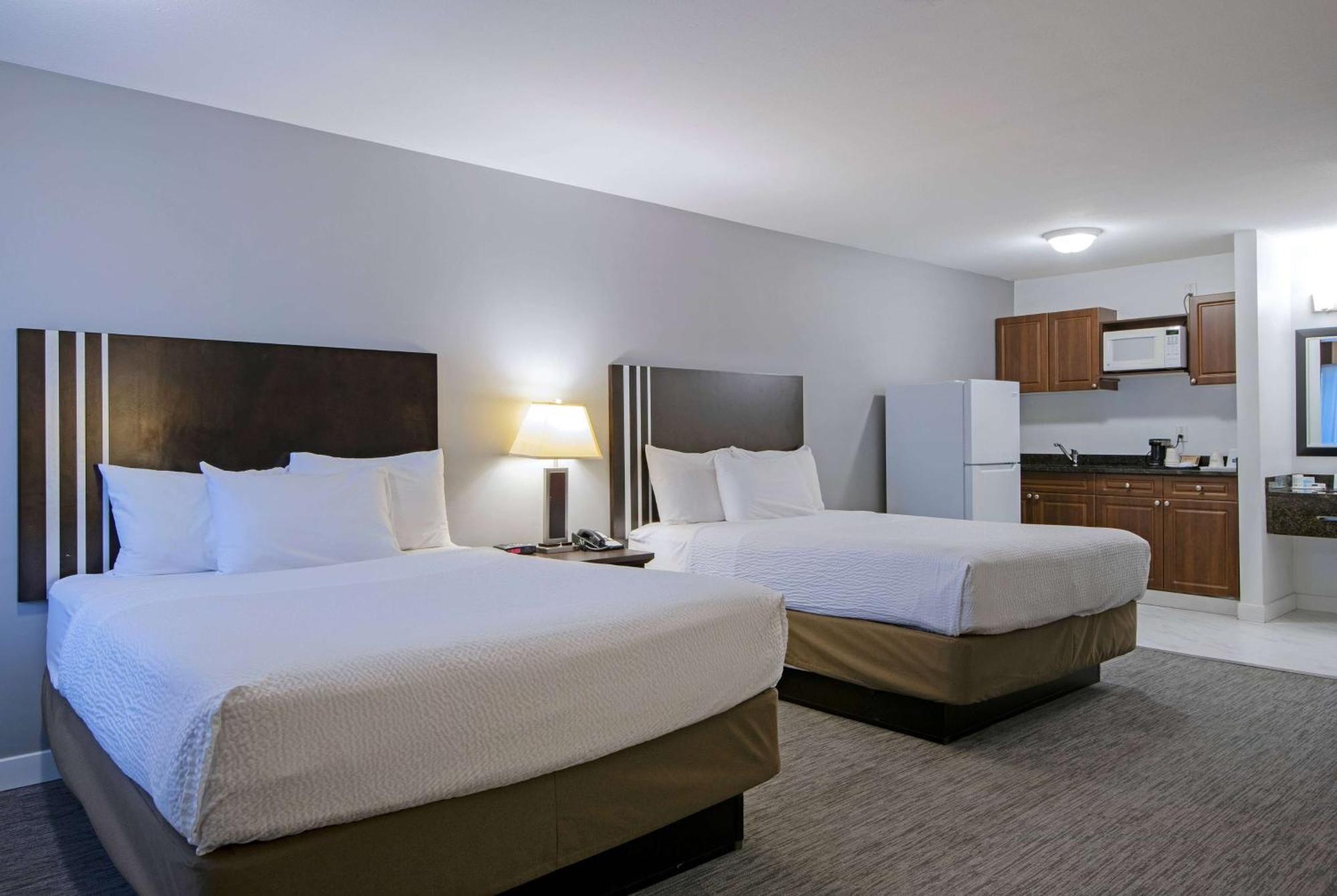 Travelodge By Wyndham Kamloops Mountview Екстер'єр фото