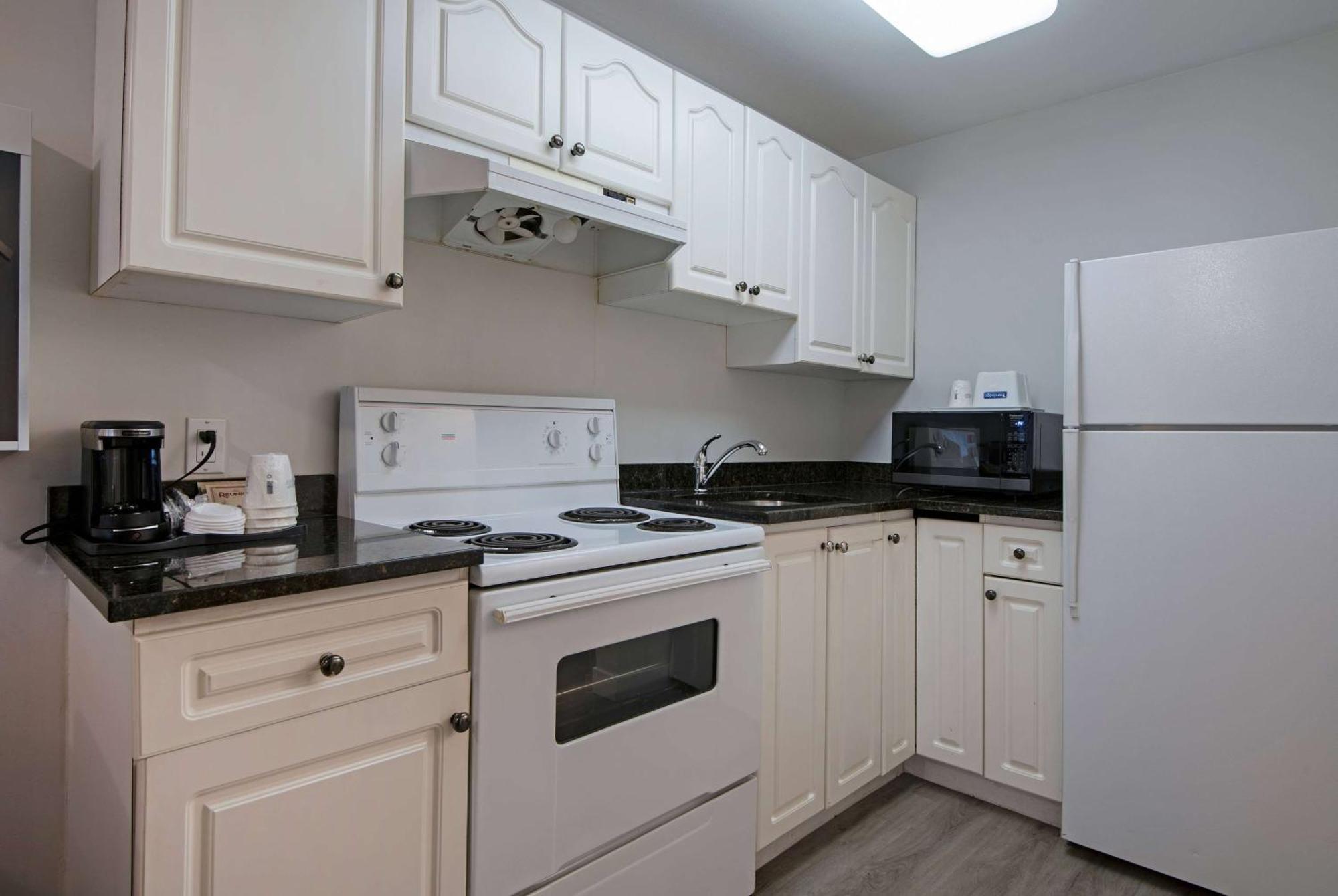 Travelodge By Wyndham Kamloops Mountview Екстер'єр фото