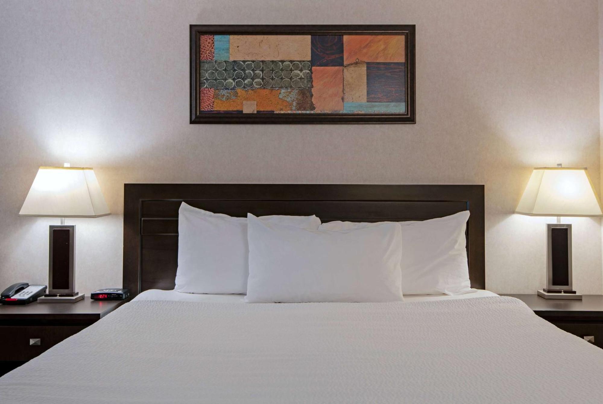 Travelodge By Wyndham Kamloops Mountview Екстер'єр фото